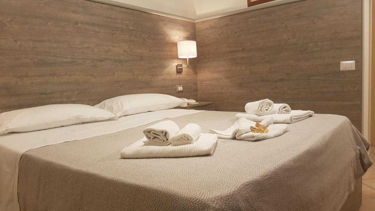 Hotel La Baia ポンツァ エクステリア 写真