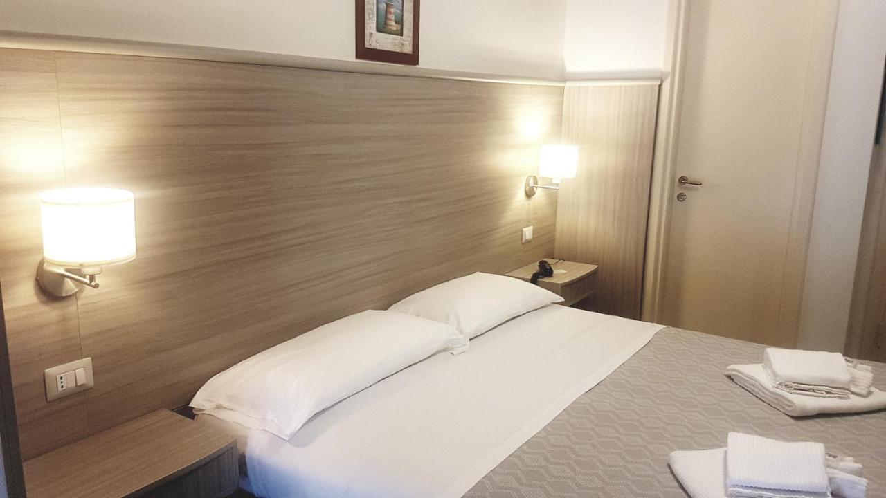 Hotel La Baia ポンツァ エクステリア 写真