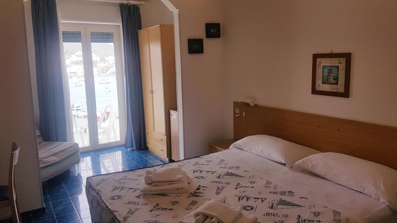Hotel La Baia ポンツァ エクステリア 写真