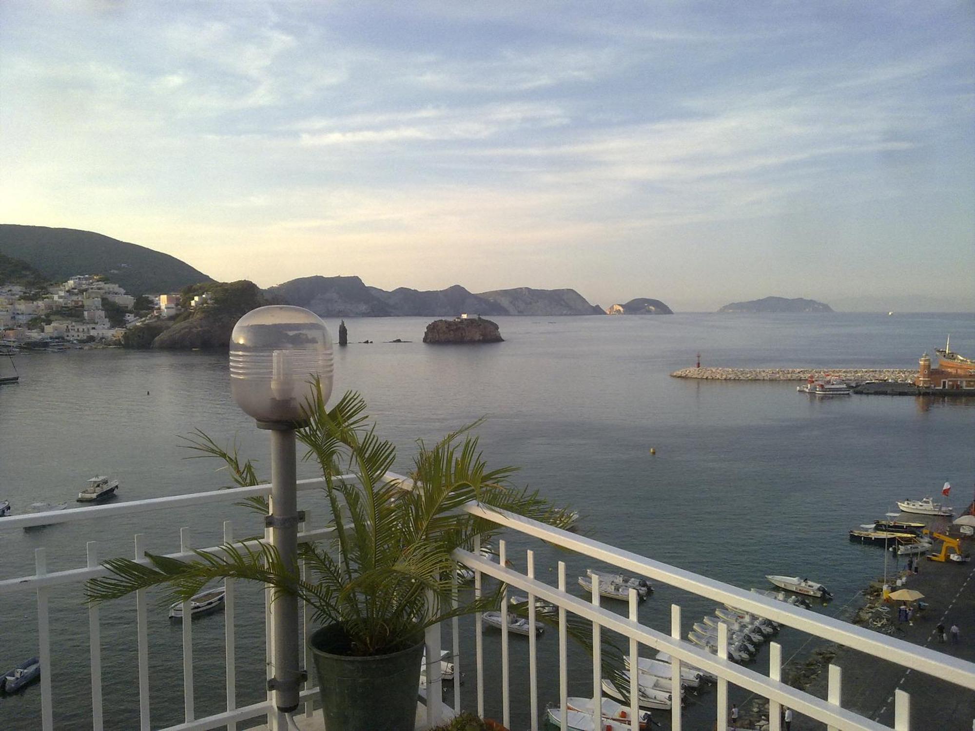 Hotel La Baia ポンツァ エクステリア 写真