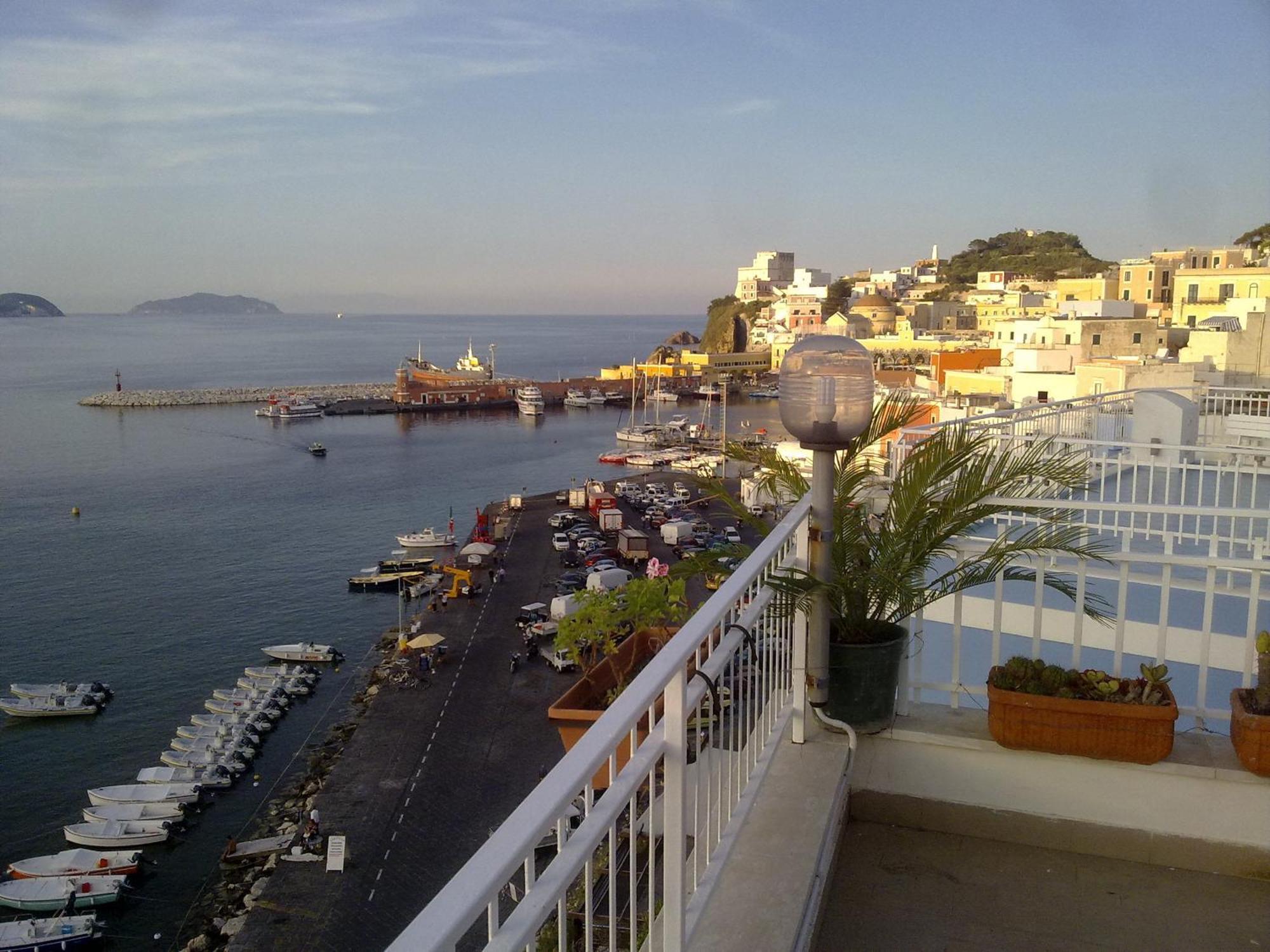 Hotel La Baia ポンツァ エクステリア 写真
